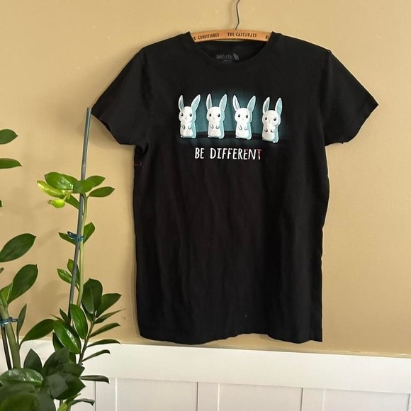 Black "Be Different" y2k women's #goth #emo Measures L - Picture 2 of 4